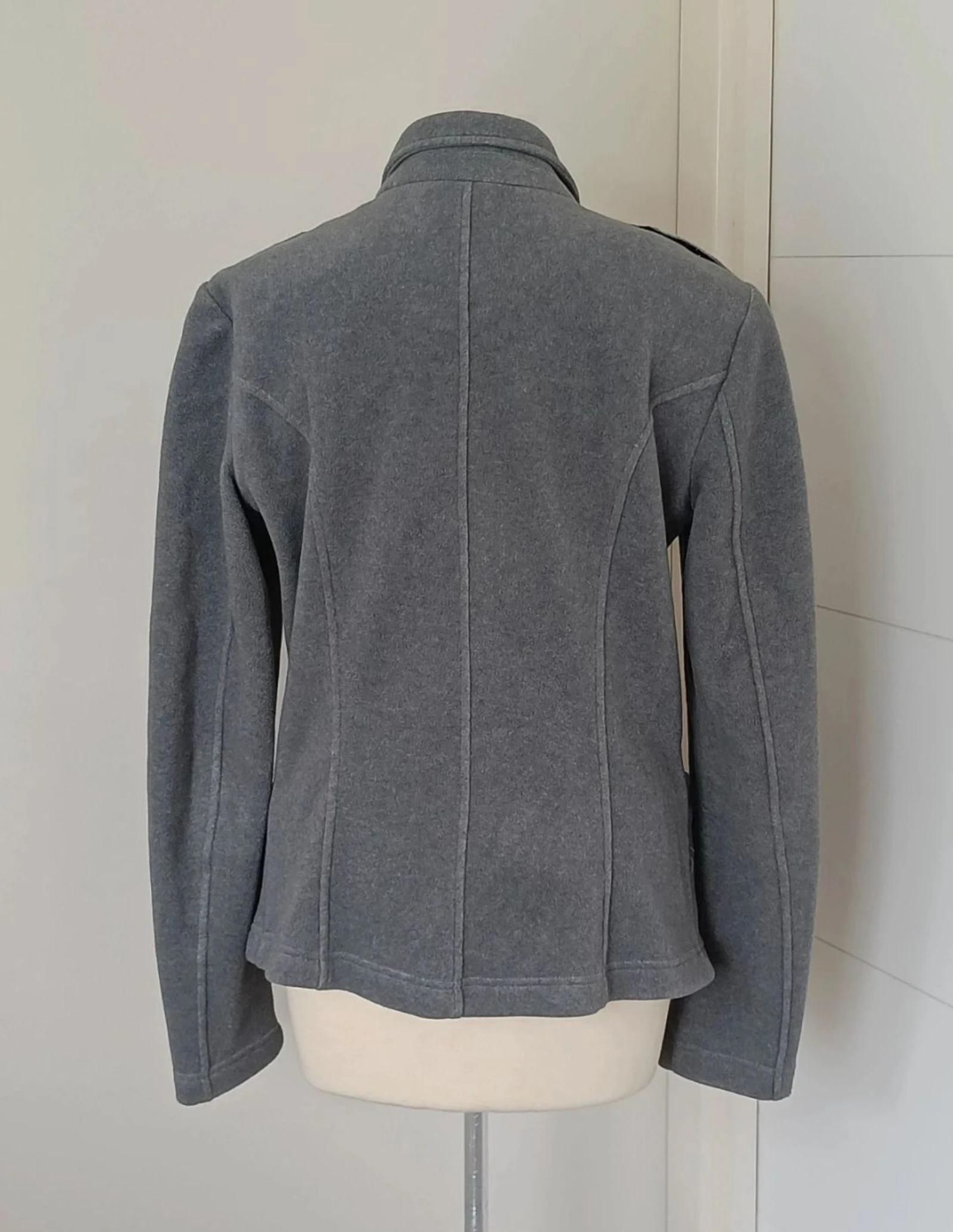 Super mooi getailleerd grijs heel zacht fleecejas – photo 5